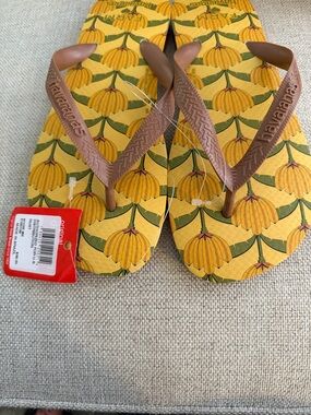 Havaianas  FARM RIO Yellow Flip Flops with Brown Straps